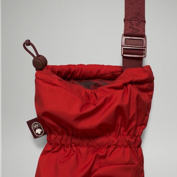 Lululemon Team Canada Quilted Mittens on String Red NEW WITH TAGS - Picture 11 of 11